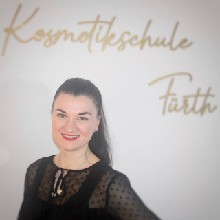 Kosmetikschule Fürth - Dozentin Nicole Richter Kosmetikschule Fürth - Dozentin Nicole Richter
