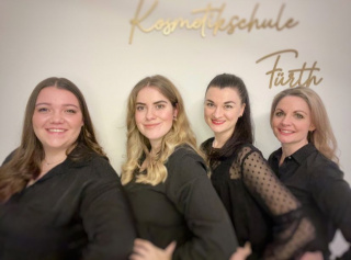 Kosmetiklehrerinnen Kosmetiklehrerinnen