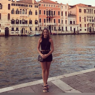 Kometikschülerin Annika Kometikschülerin Annika